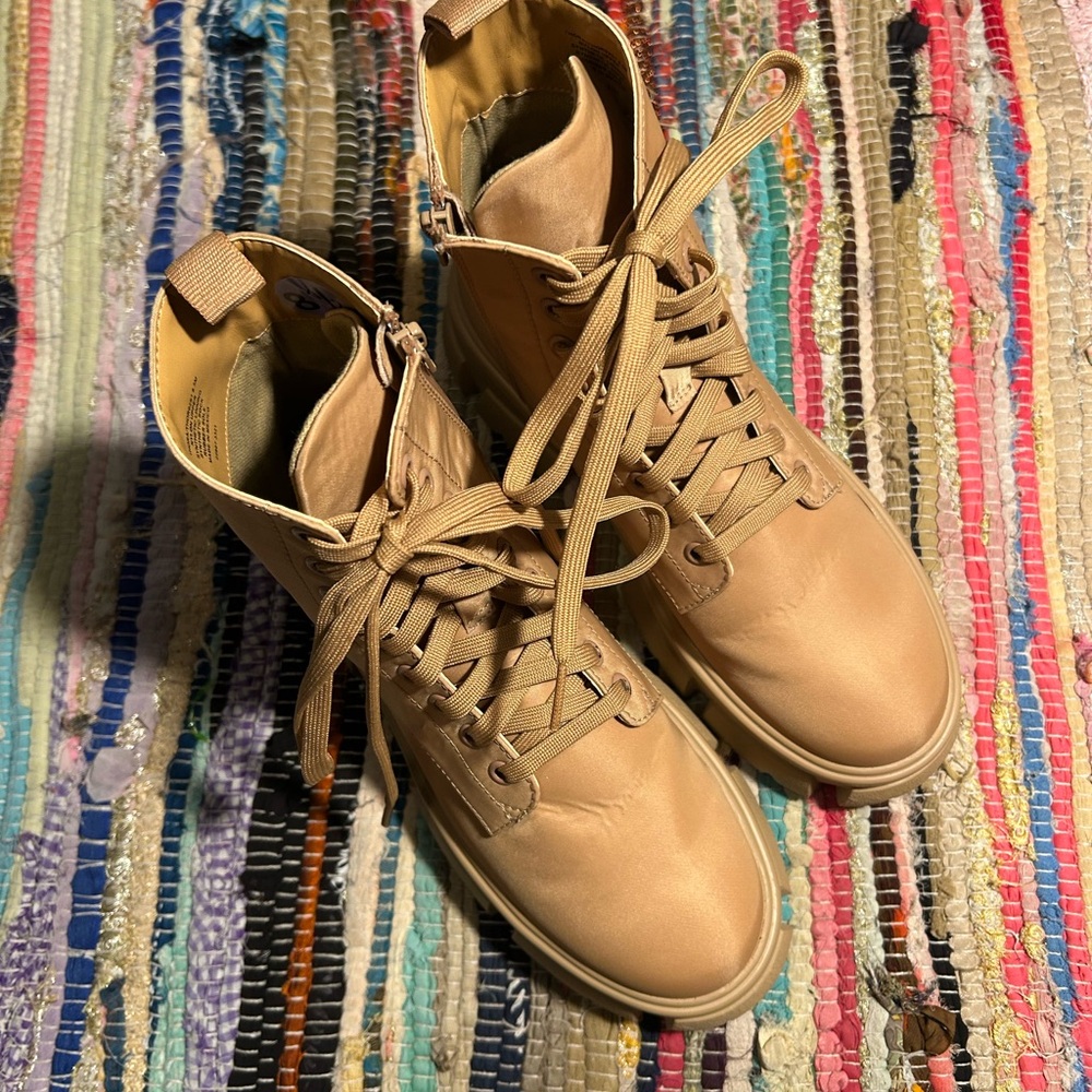Steve Madden Camel 🐪 Tan Lace Up Combat Boots Size 8.5 - Picture 2 of 4